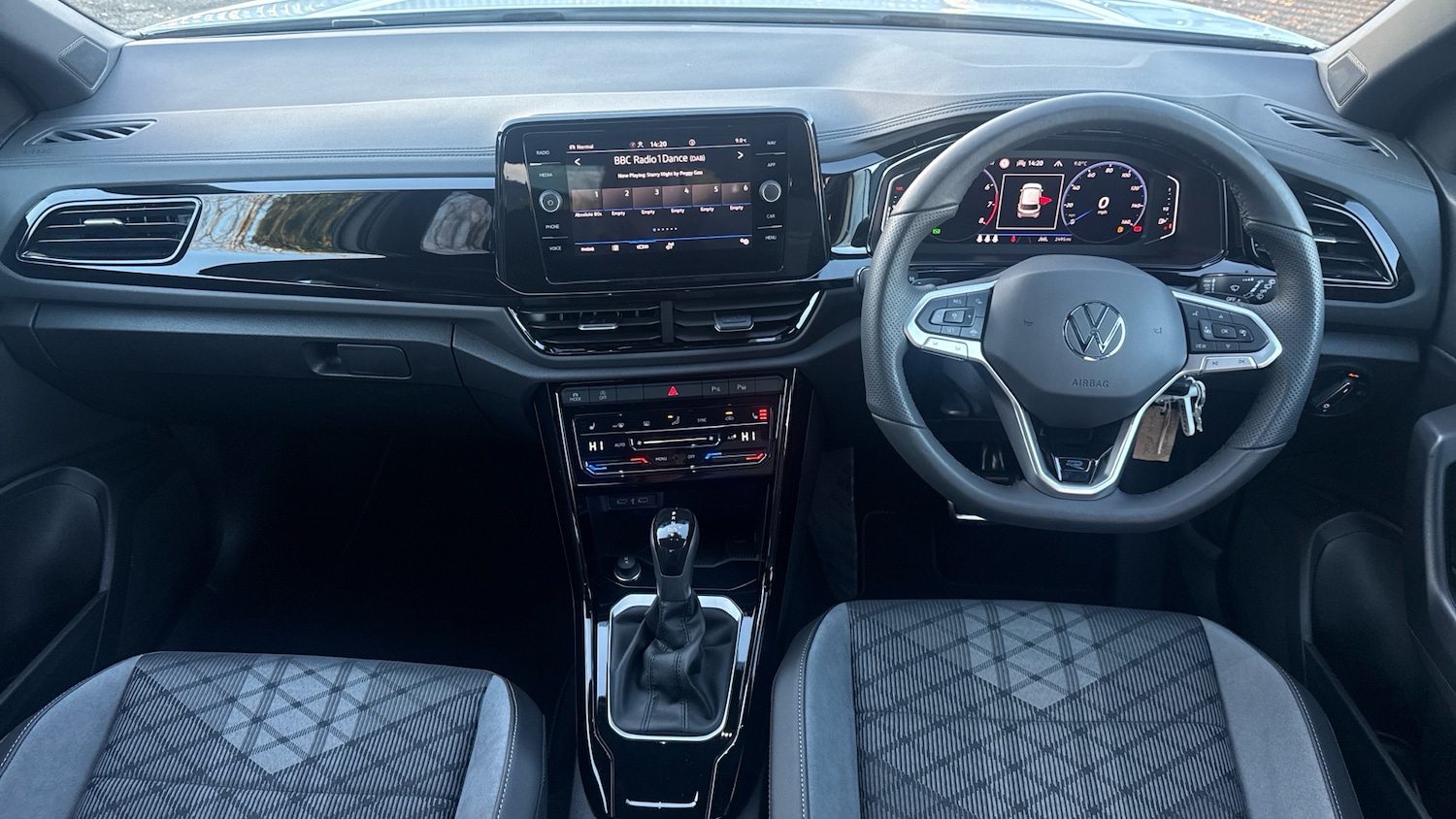 Used Volkswagen T-Roc 2025 for sale - 76905970: Photo 9