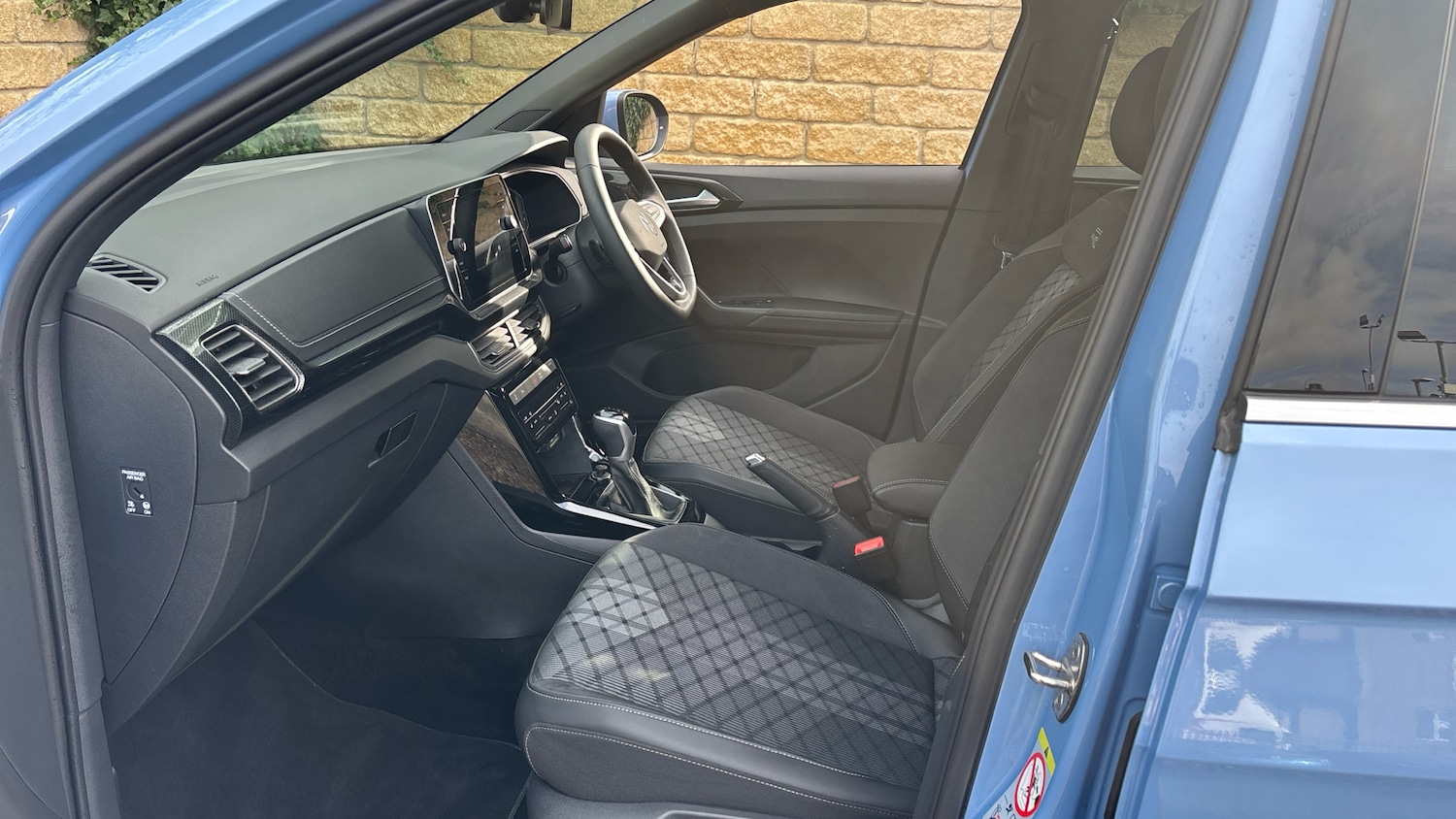 Used Volkswagen T-Cross 2025 for sale - 77663325: Photo 2