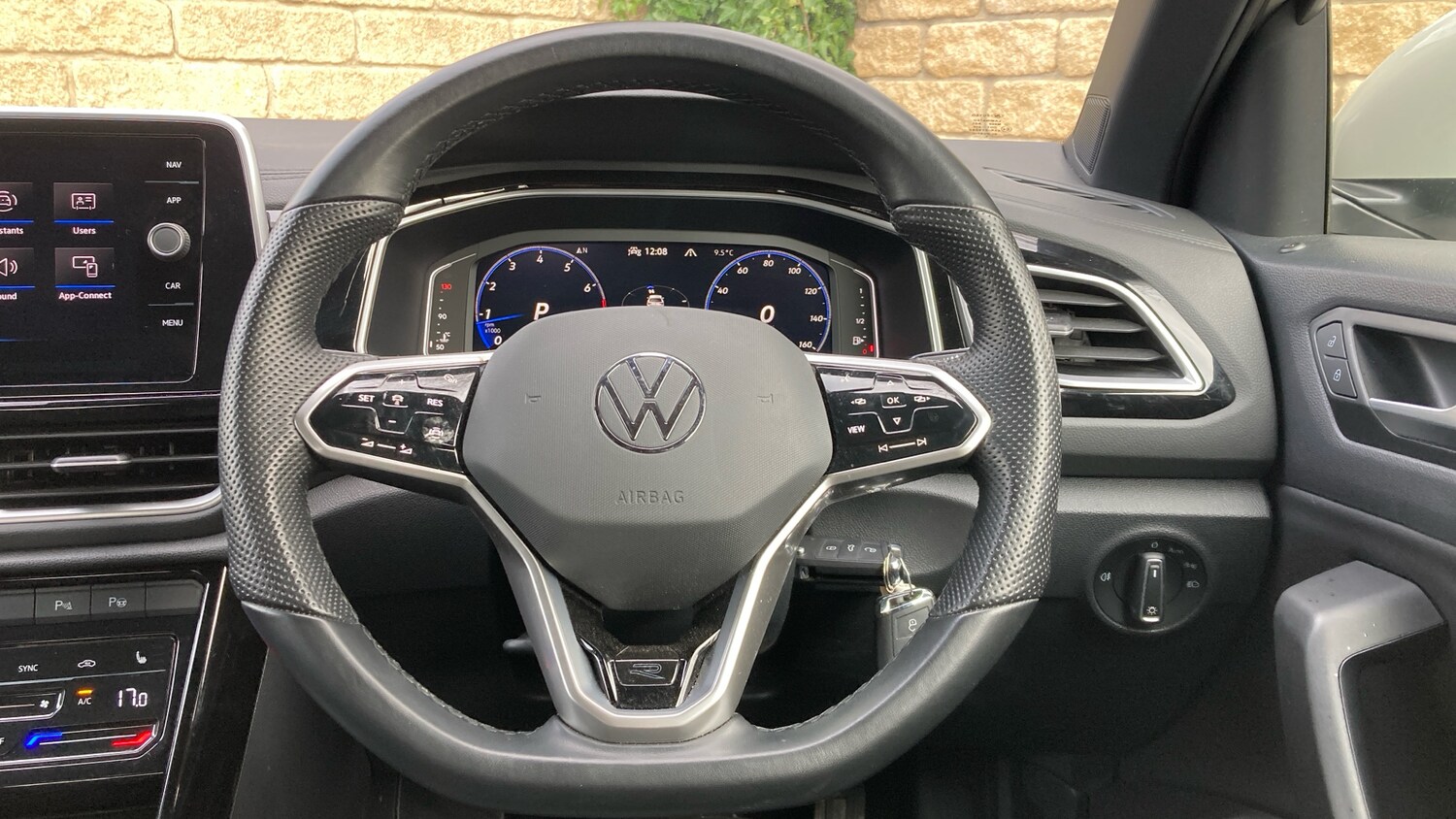 Used Volkswagen T-Roc 2023 for sale - 78176427: Photo 10