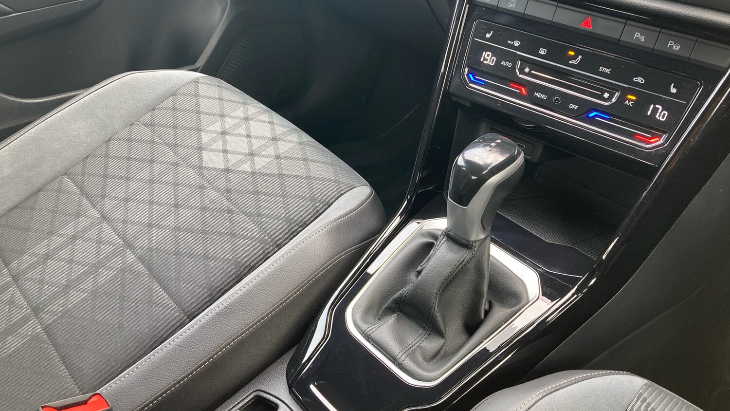 Used Volkswagen T-Roc 2023 for sale - 78176427: Photo 14