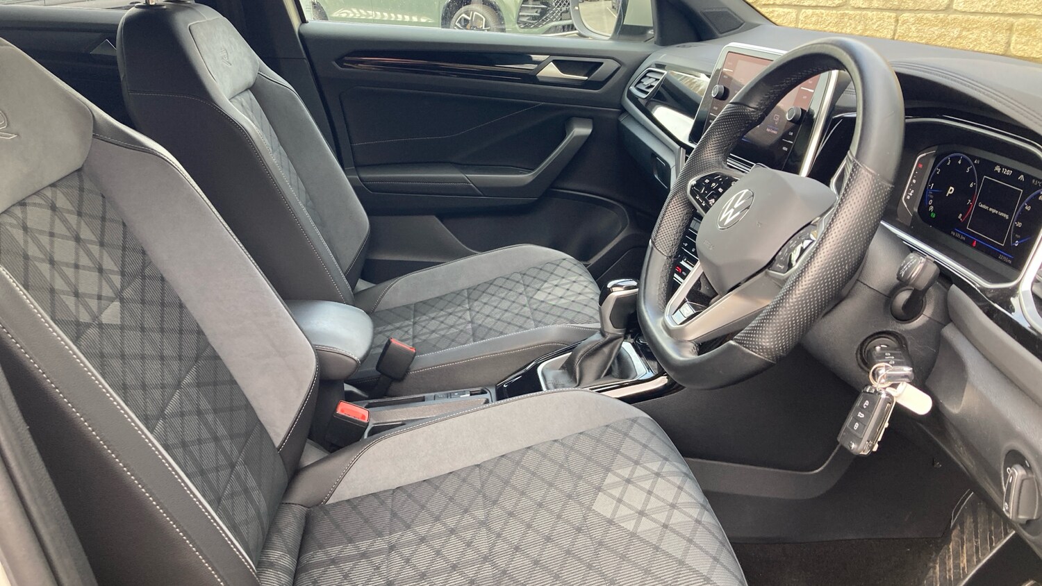 Used Volkswagen T-Roc 2023 for sale - 78176427: Photo 15