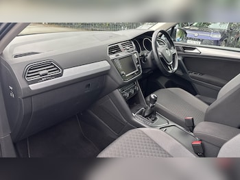 Used Volkswagen Tiguan 2017 for sale - 76157702: Photo 2