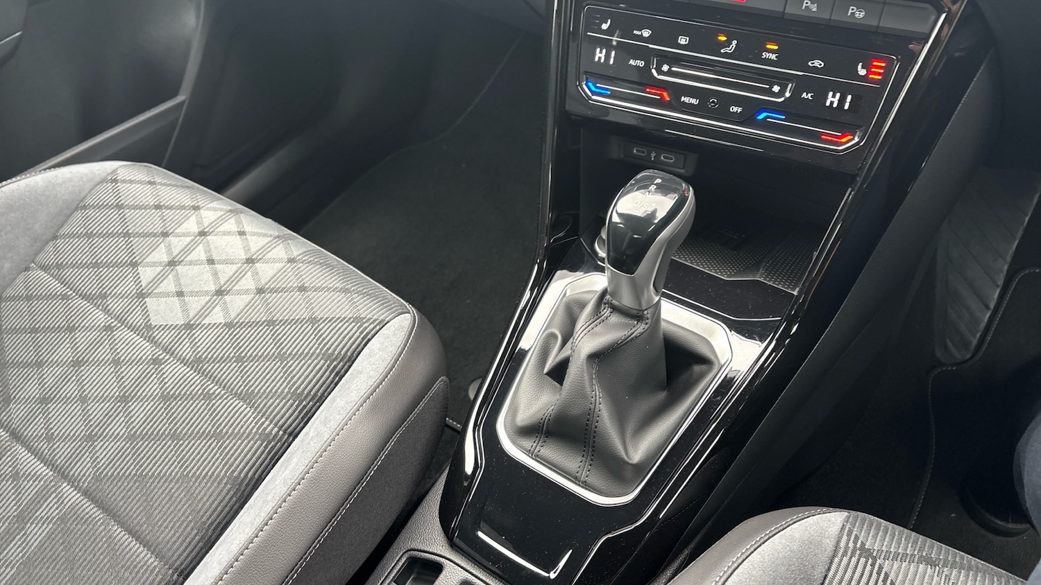 Used Volkswagen T-Roc 2025 for sale - 77106405: Photo 14