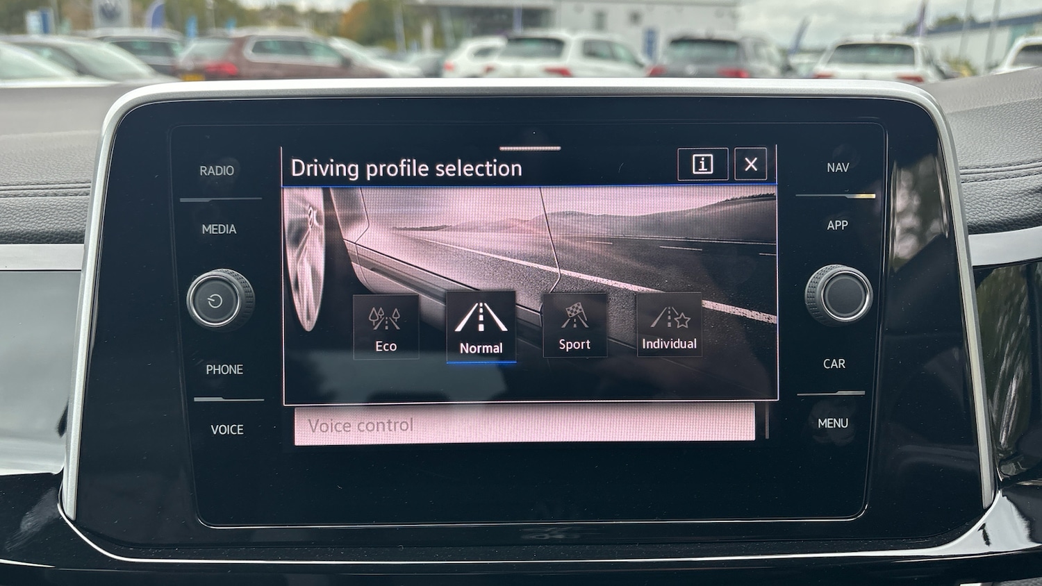 Used Volkswagen T-Roc 2025 for sale - 77106405: Photo 34