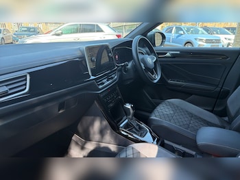Used Volkswagen T-Roc 2024 for sale - 79234465: Photo