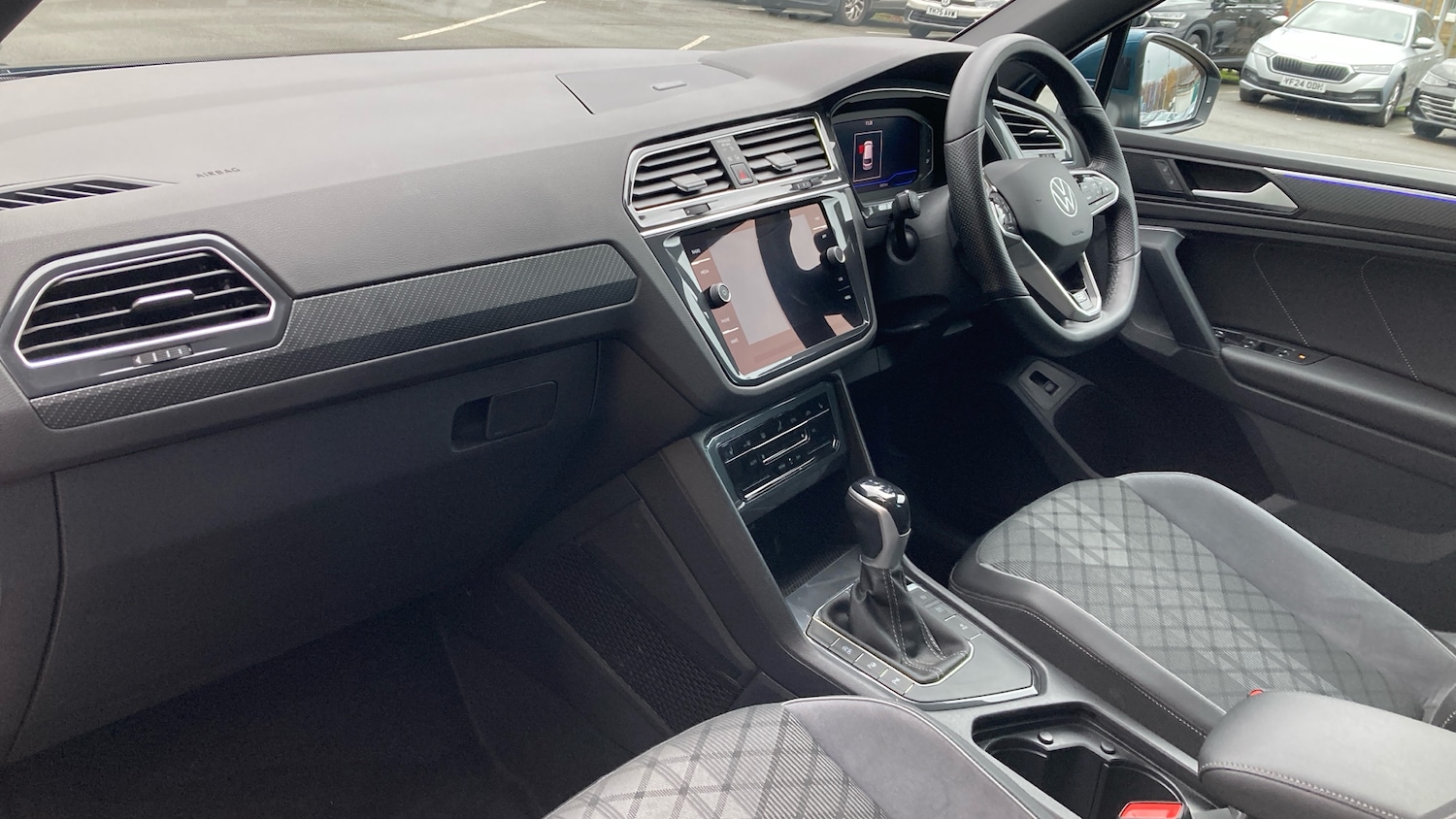 Used Volkswagen Tiguan 2023 for sale - 77618802: Photo 2