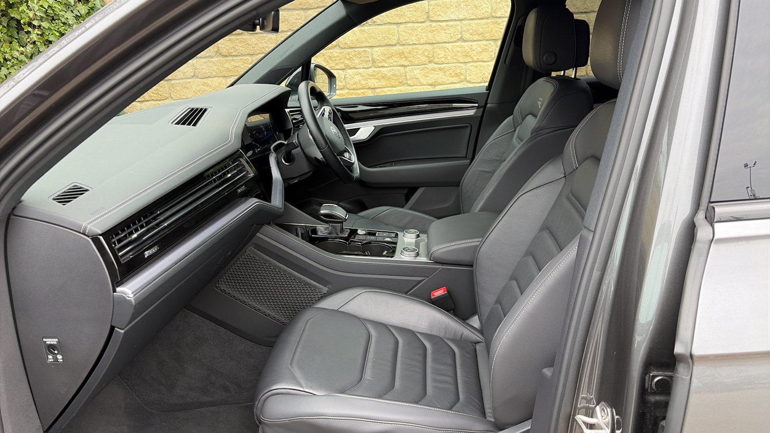 Used Volkswagen Touareg 2022 for sale - 78027036: Photo 2