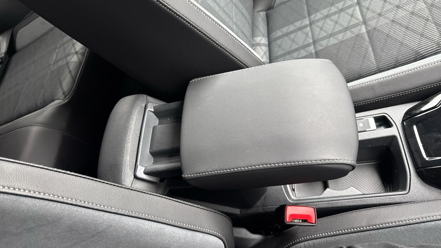 Used Volkswagen T-Roc 2025 for sale - 77790095: Photo 25