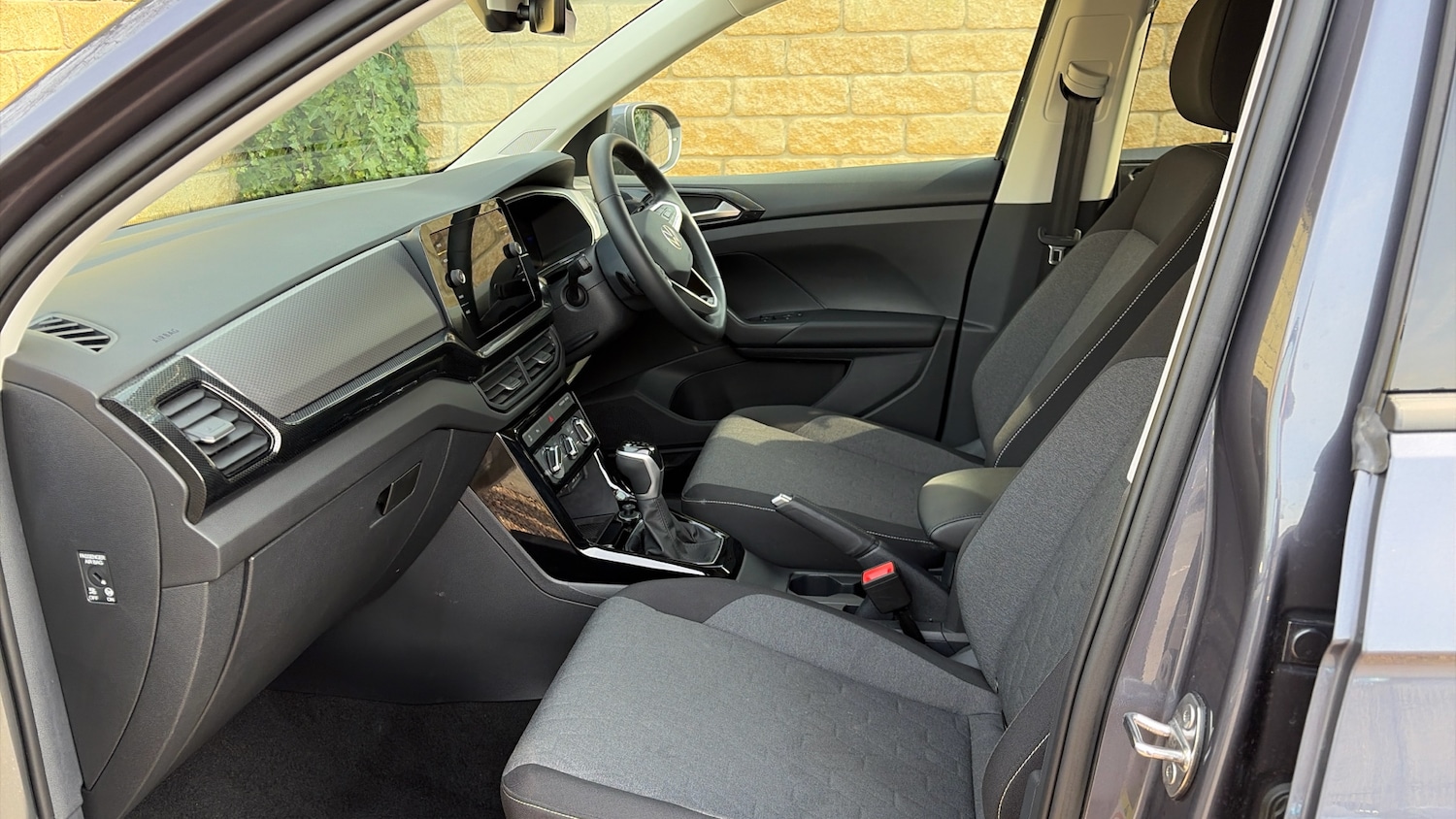 Used Volkswagen T-Cross 2025 for sale - 77962159: Photo 2