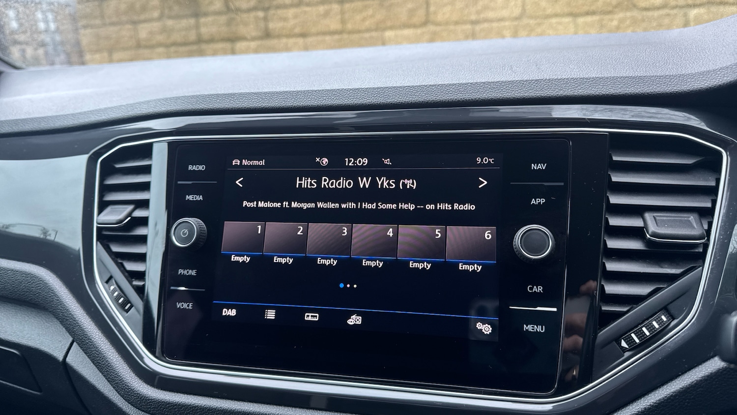 Used Volkswagen T-Roc 2018 for sale - 77643623: Photo 12