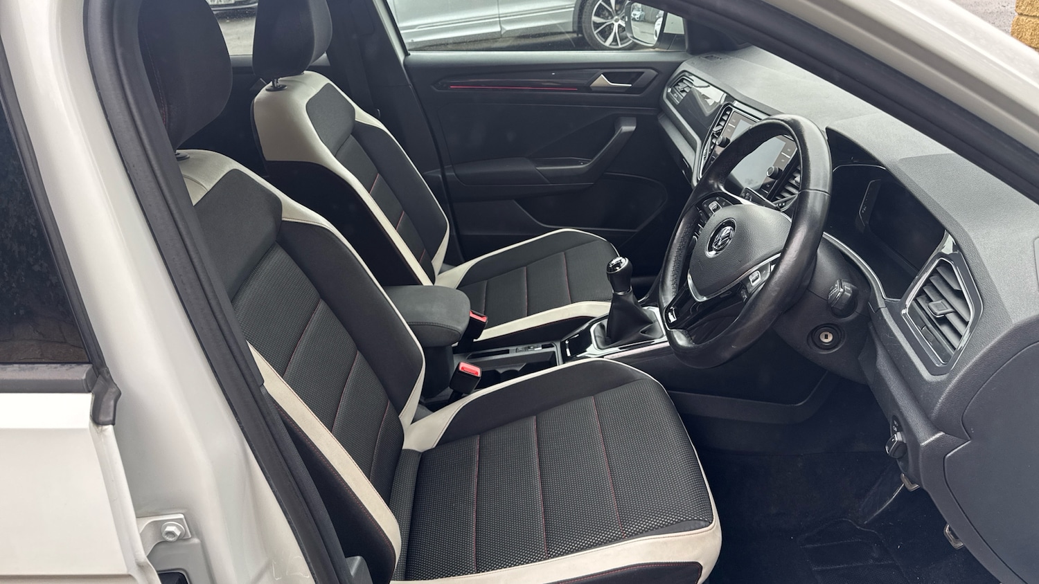 Used Volkswagen T-Roc 2018 for sale - 77643623: Photo 15