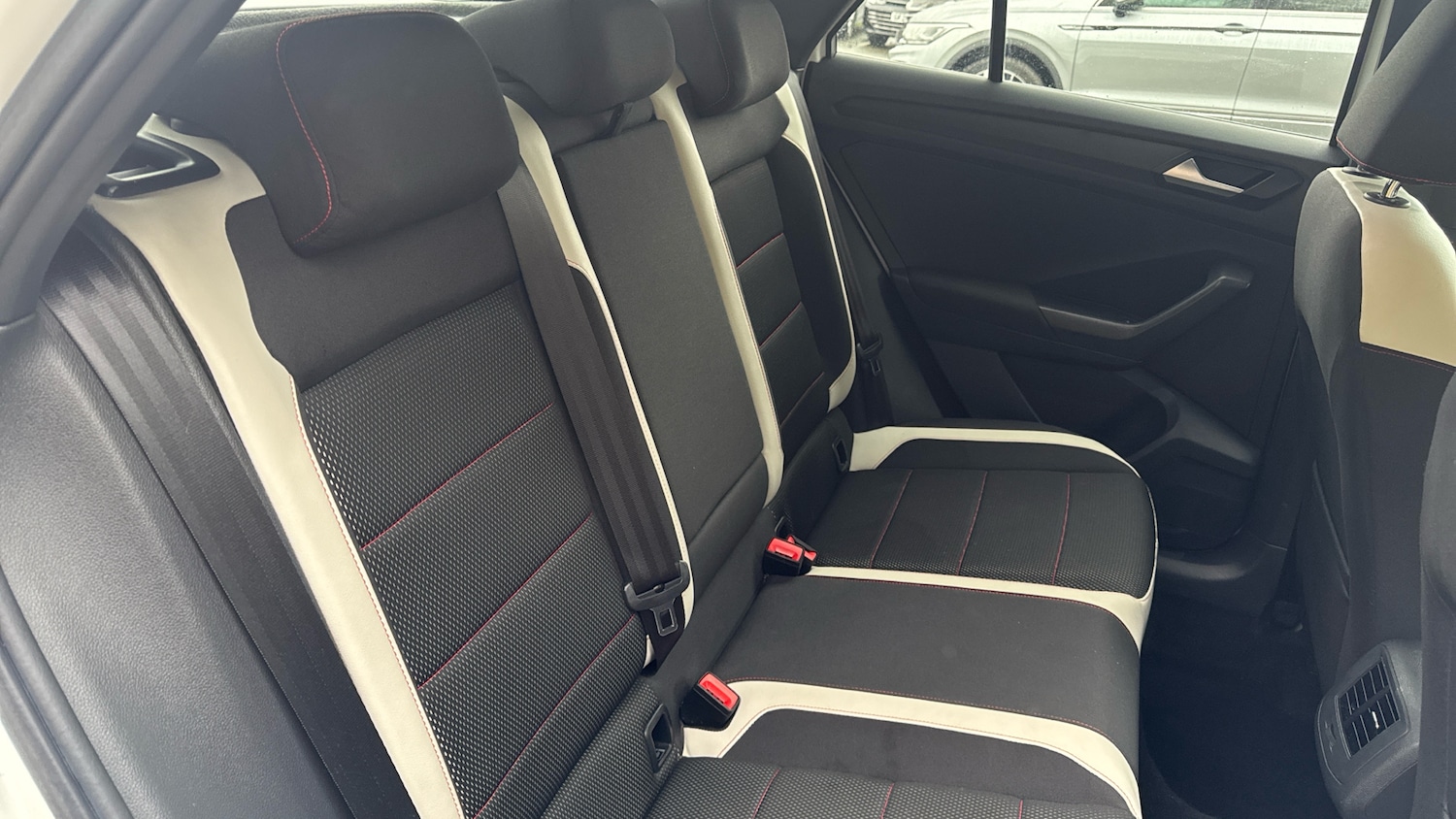 Used Volkswagen T-Roc 2018 for sale - 77643623: Photo 16