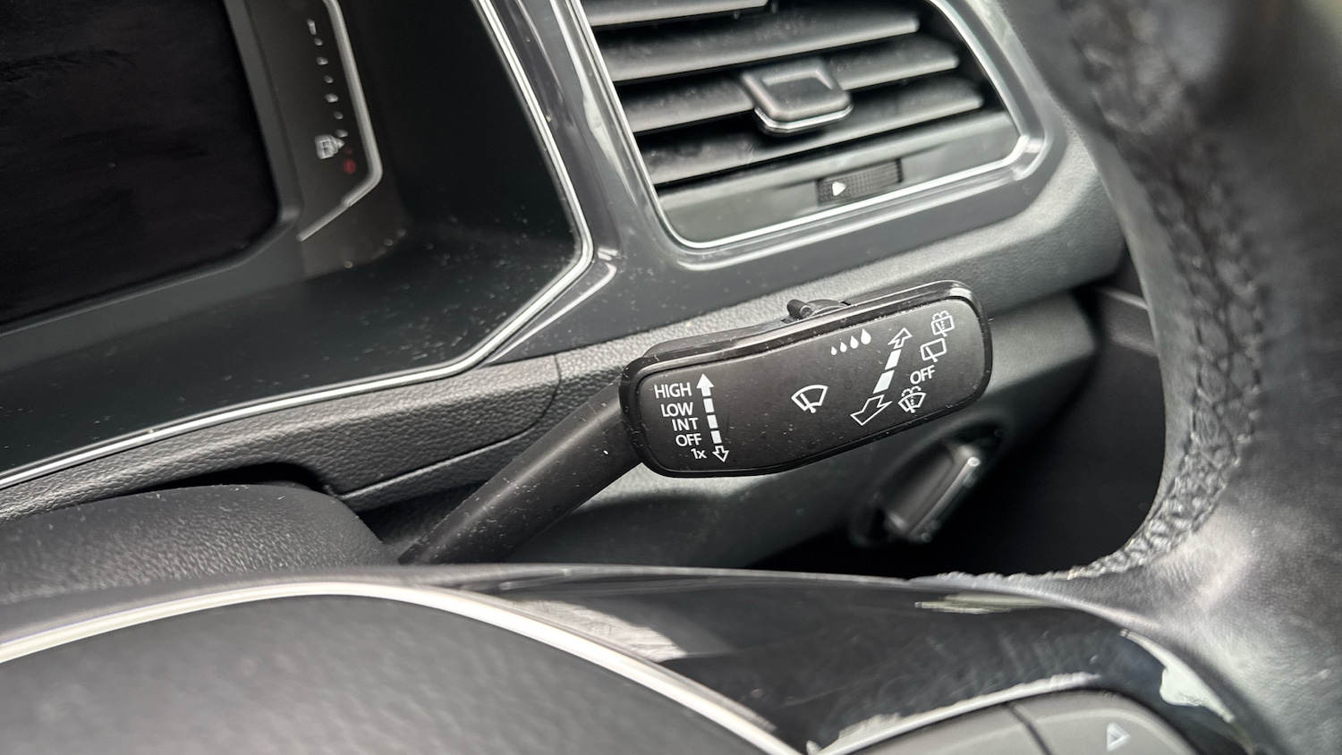 Used Volkswagen T-Roc 2018 for sale - 77643623: Photo 30