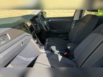 Used Volkswagen T-Roc 2018 for sale - 78820403: Photo