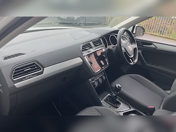 Used Volkswagen Tiguan 2017 for sale - 76231553: Photo 2