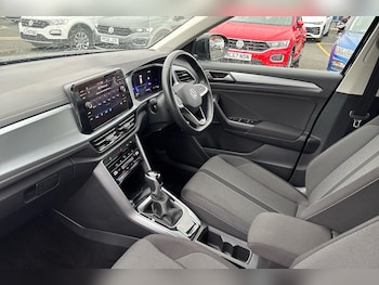 Used Volkswagen T-Roc 2024 for sale - 77706222: Photo