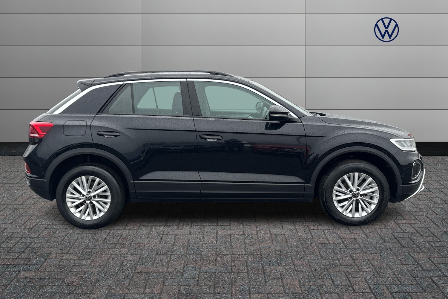 Used Volkswagen T-Roc 2024 for sale - 77706222: Photo 4