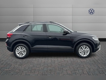 Used Volkswagen T-Roc 2024 for sale - 77706222: Photo