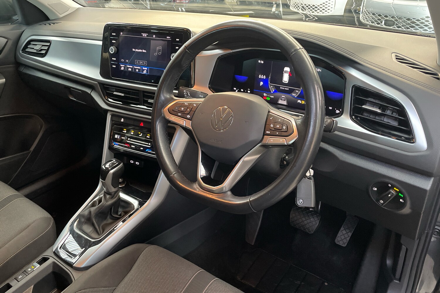 Used Volkswagen T-Roc 2022 for sale - 76674311: Photo 6