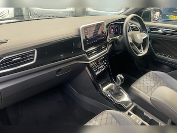 Used Volkswagen T-Roc 2023 for sale - 77885100: Photo