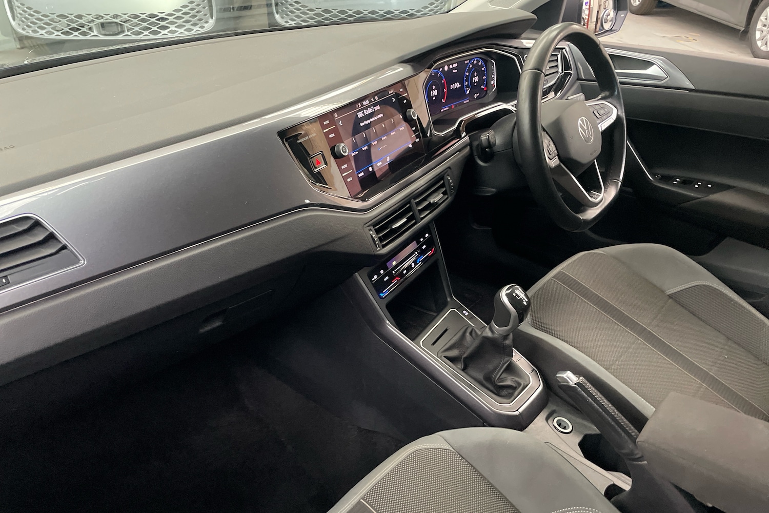 Used Volkswagen Polo 2024 for sale - 76977547: Photo 2