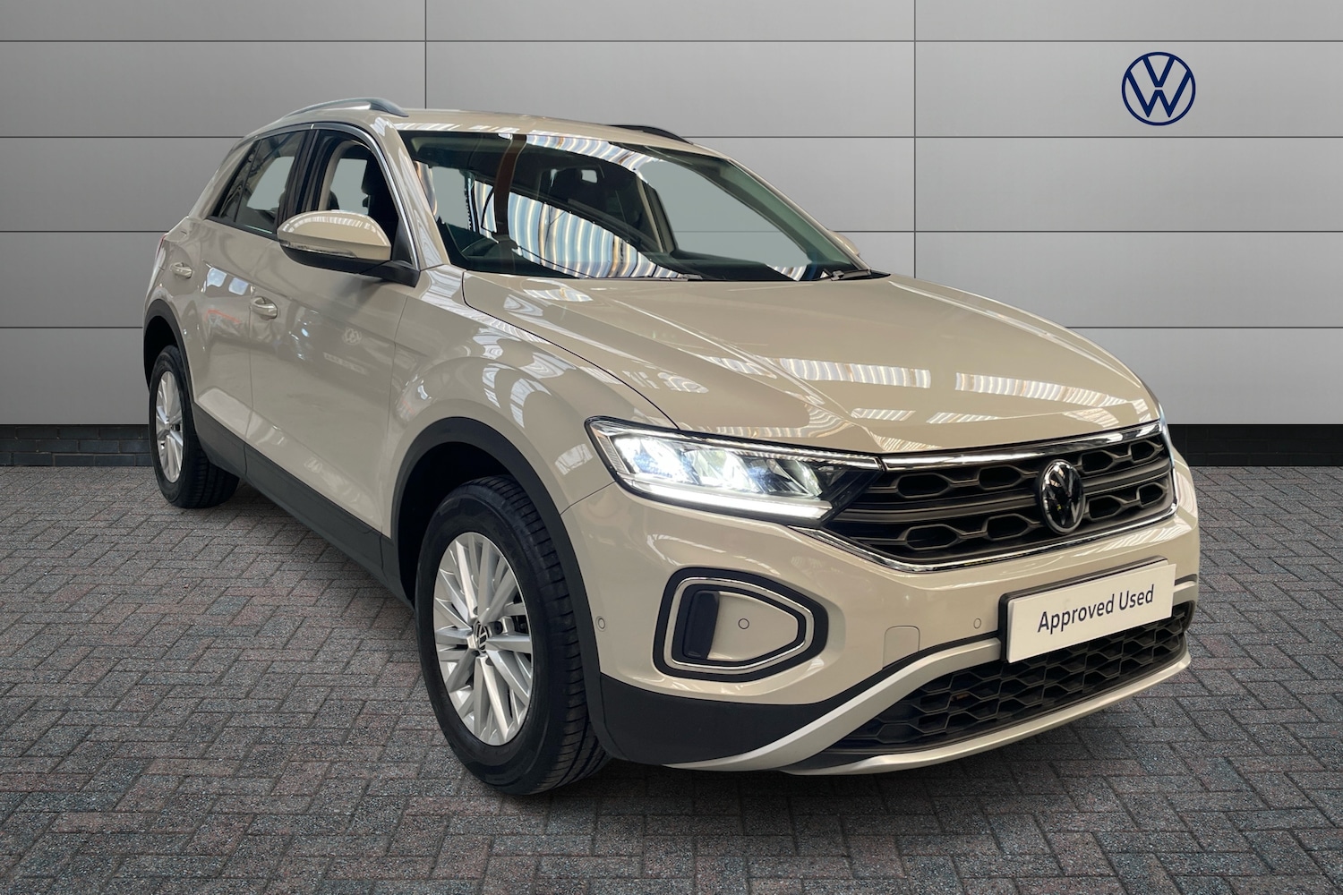 Used Volkswagen T-Roc 2023 for sale - 76676161: Photo 1