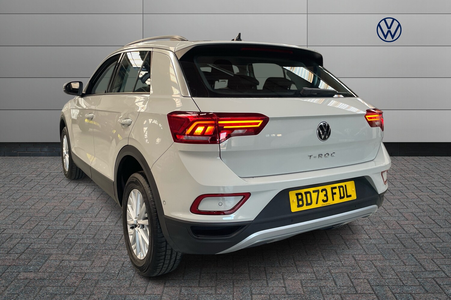Used Volkswagen T-Roc 2023 for sale - 76676161: Photo 3