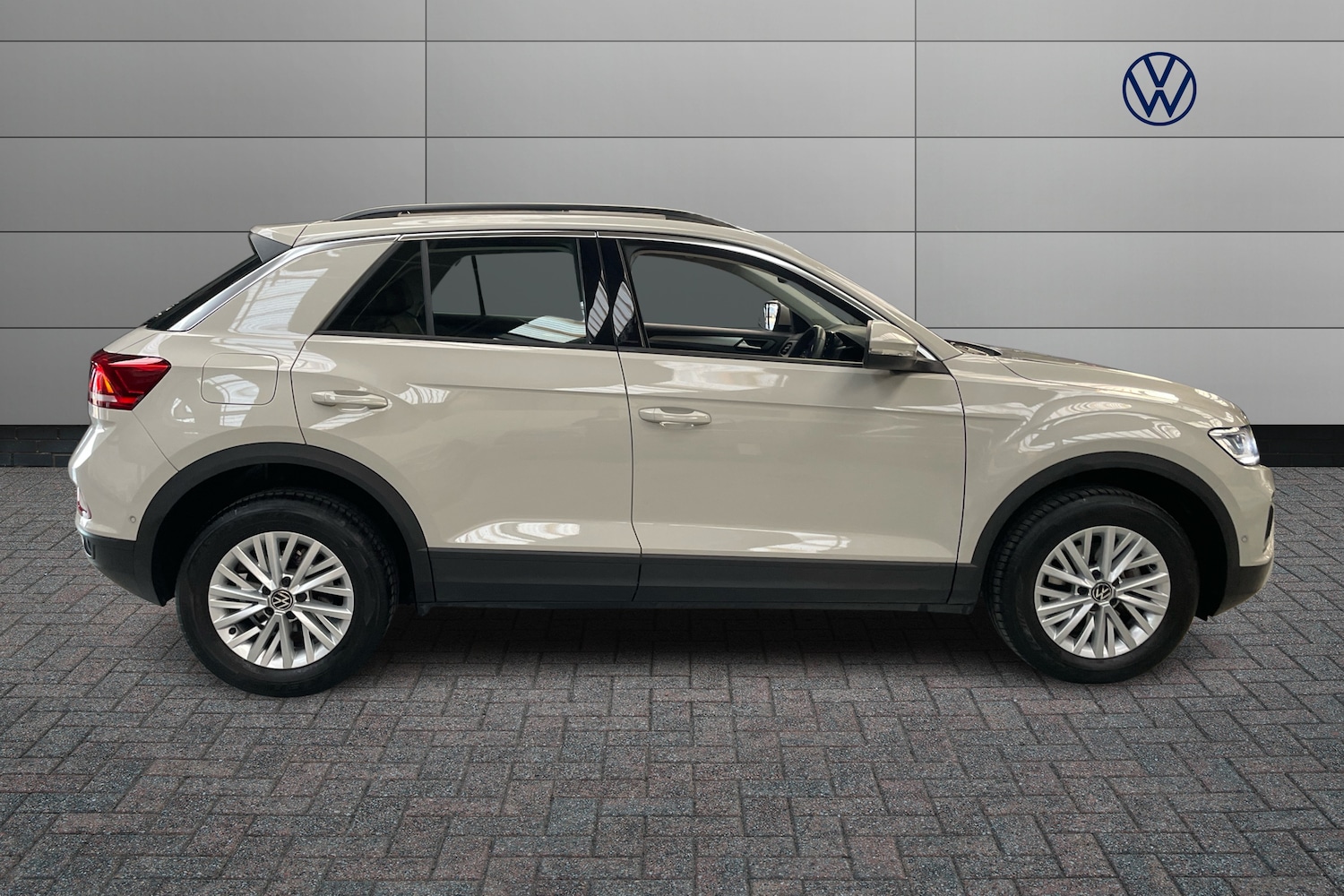 Used Volkswagen T-Roc 2023 for sale - 76676161: Photo 4