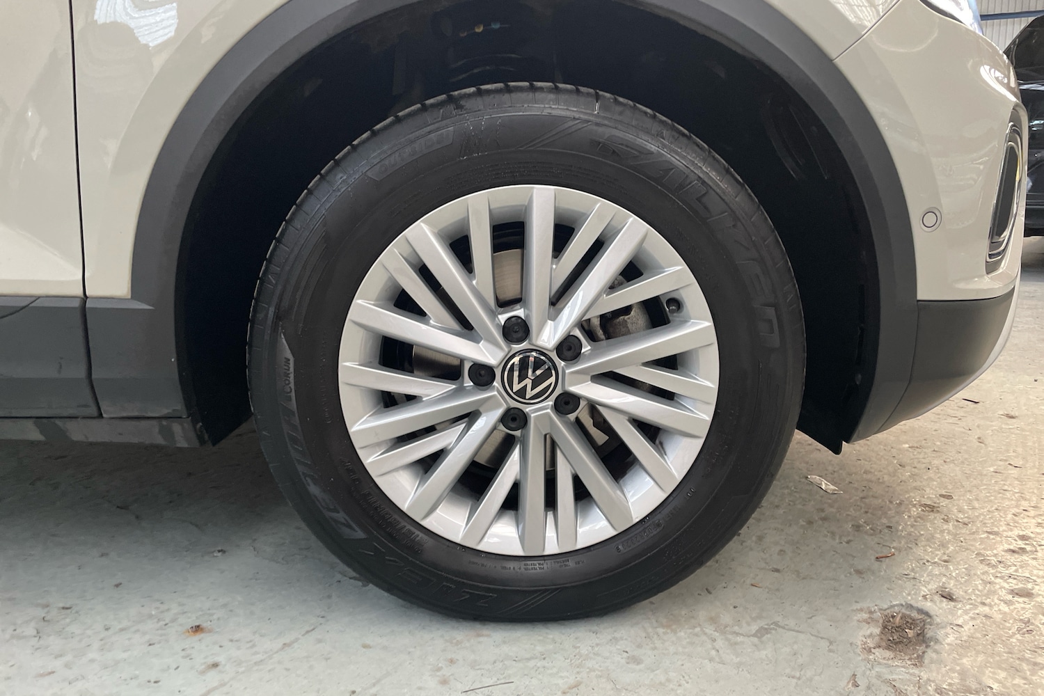 Used Volkswagen T-Roc 2023 for sale - 76676161: Photo 5