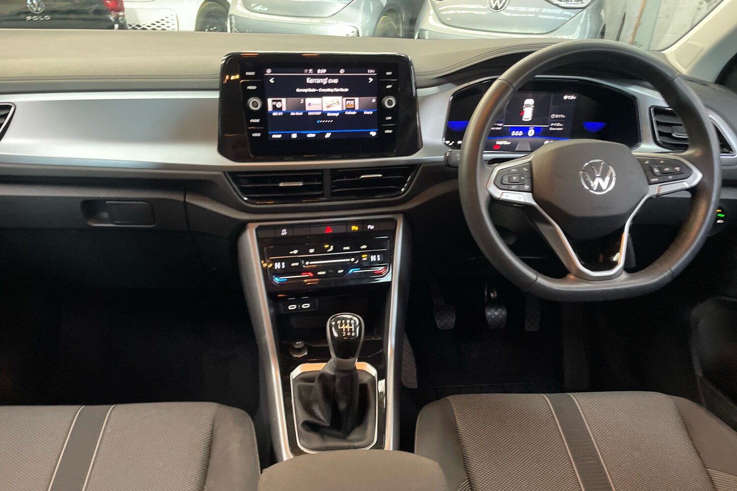 Used Volkswagen T-Roc 2023 for sale - 76676161: Photo 8