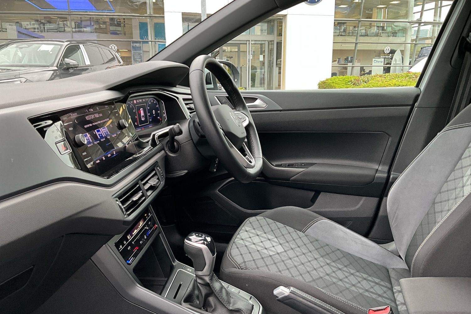 Used Volkswagen Taigo 2023 for sale - 76731356: Photo 2