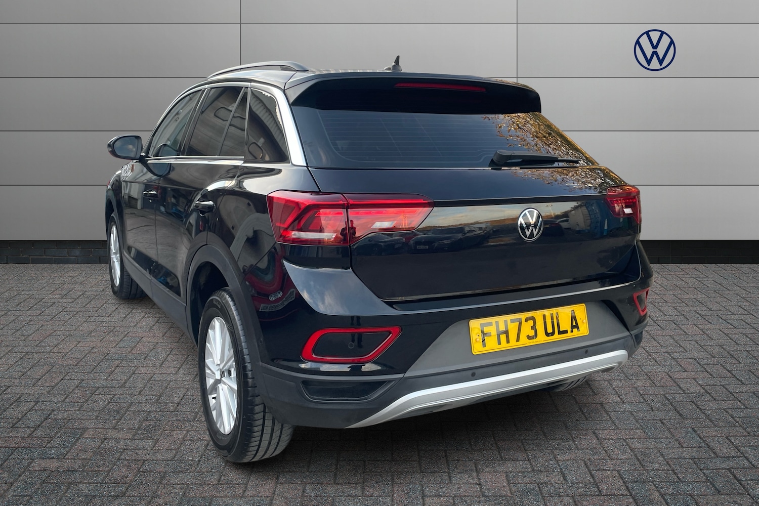 Used Volkswagen T-Roc 2024 for sale - 76678836: Photo 3