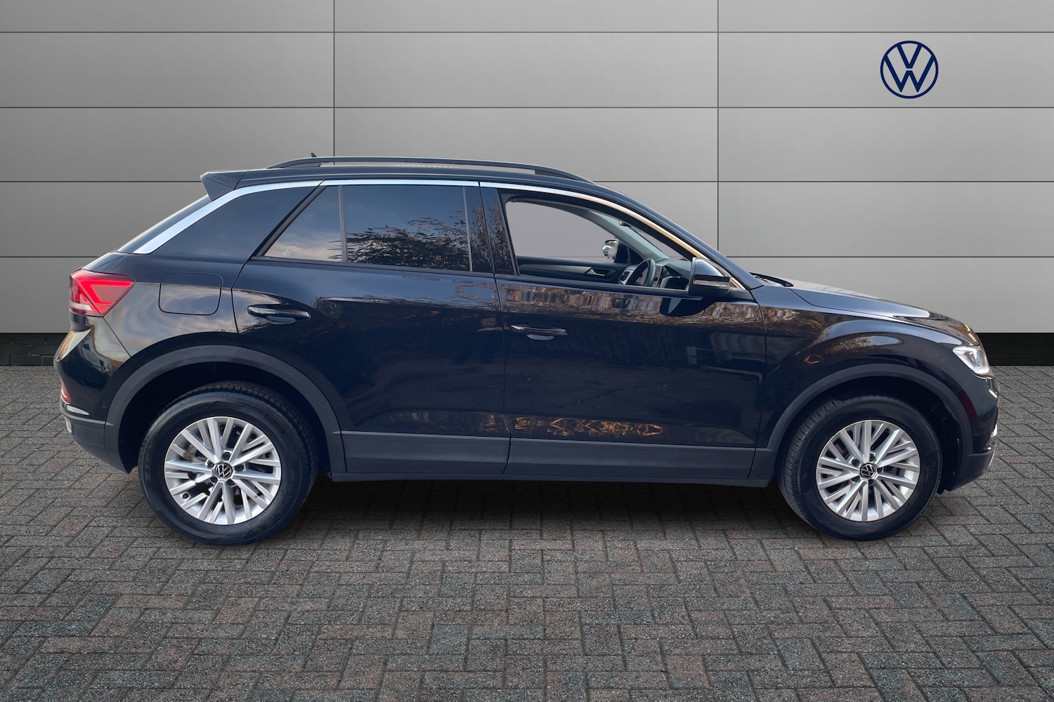 Used Volkswagen T-Roc 2024 for sale - 76678836: Photo 4