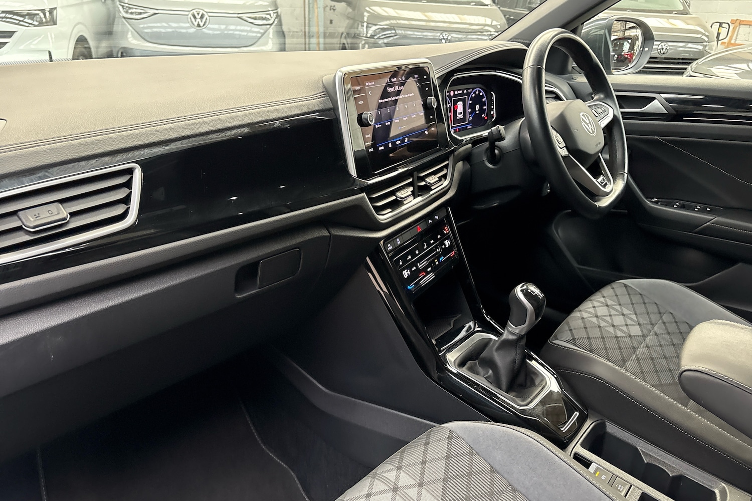 Used Volkswagen T-Roc 2024 for sale - 78158941: Photo 2