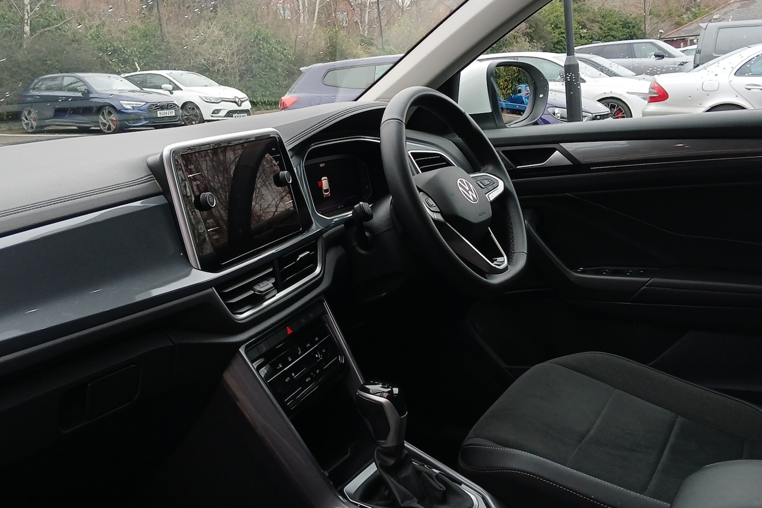 Used Volkswagen T-Roc 2022 for sale - 77770854: Photo 2