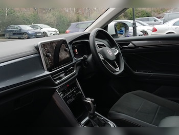 Used Volkswagen T-Roc 2022 for sale - 77770854: Photo