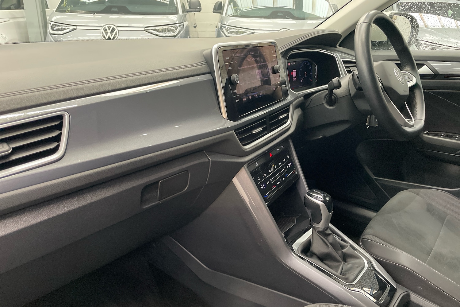 Used Volkswagen T-Roc 2023 for sale - 76954042: Photo 2