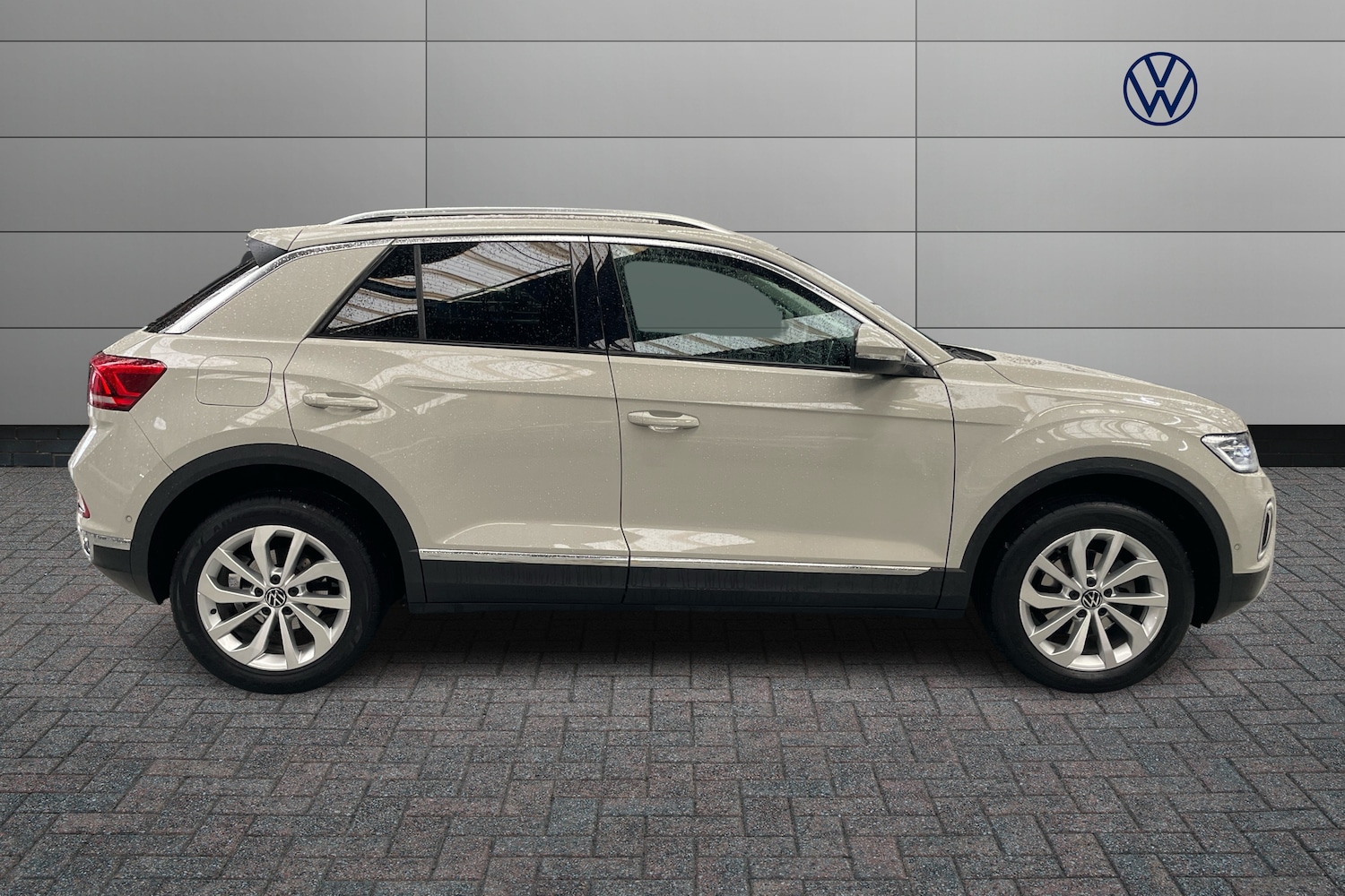 Used Volkswagen T-Roc 2023 for sale - 76954042: Photo 4