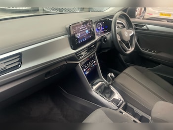 Used Volkswagen T-Roc 2022 for sale - 76274143: Photo