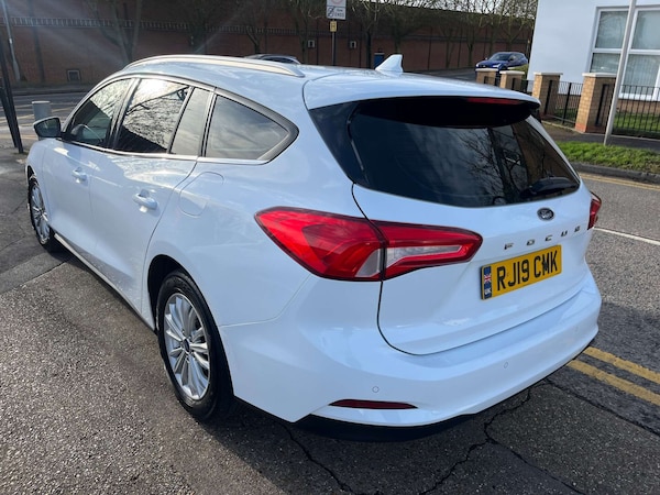 Used Ford Focus 2019 for sale - 76278059: Photo 2