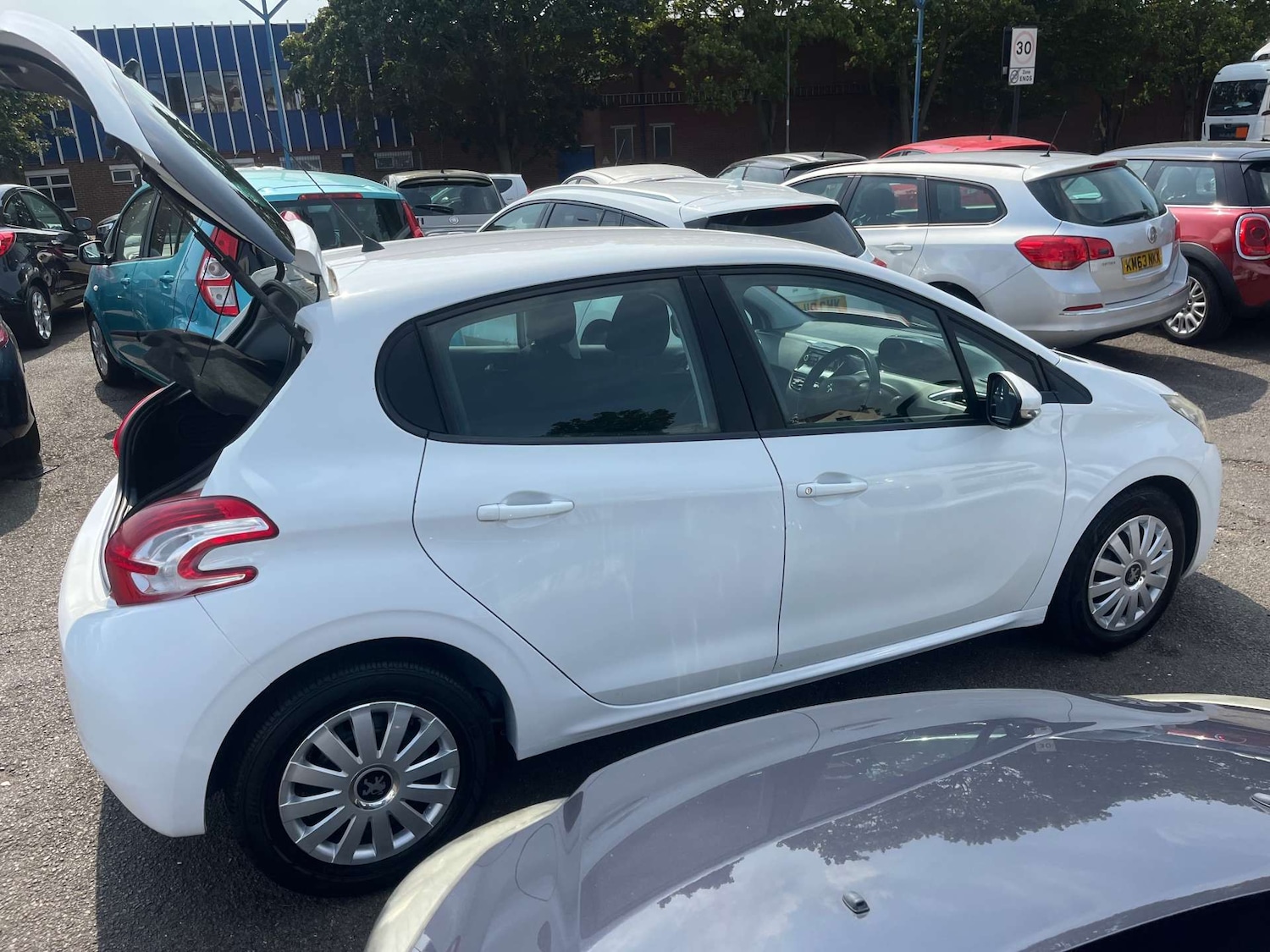 Used Peugeot 208 2013 for sale - 77312212: Photo 3