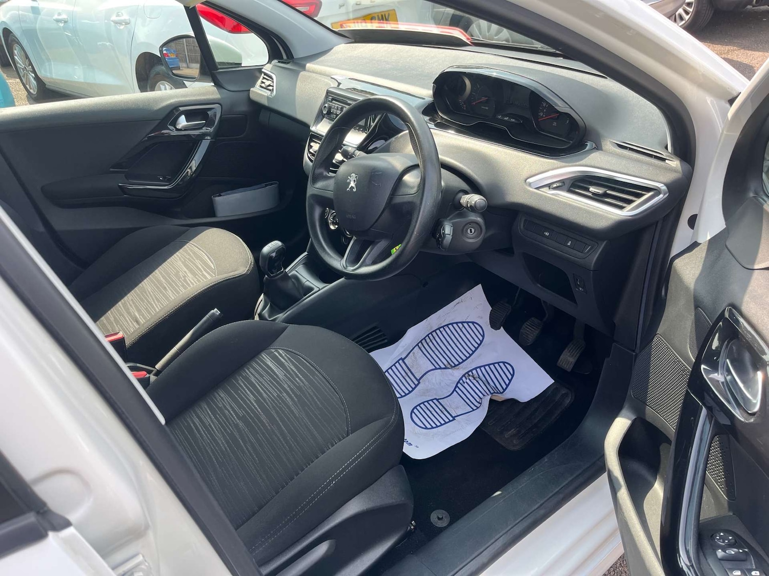 Used Peugeot 208 2013 for sale - 77312212: Photo 4