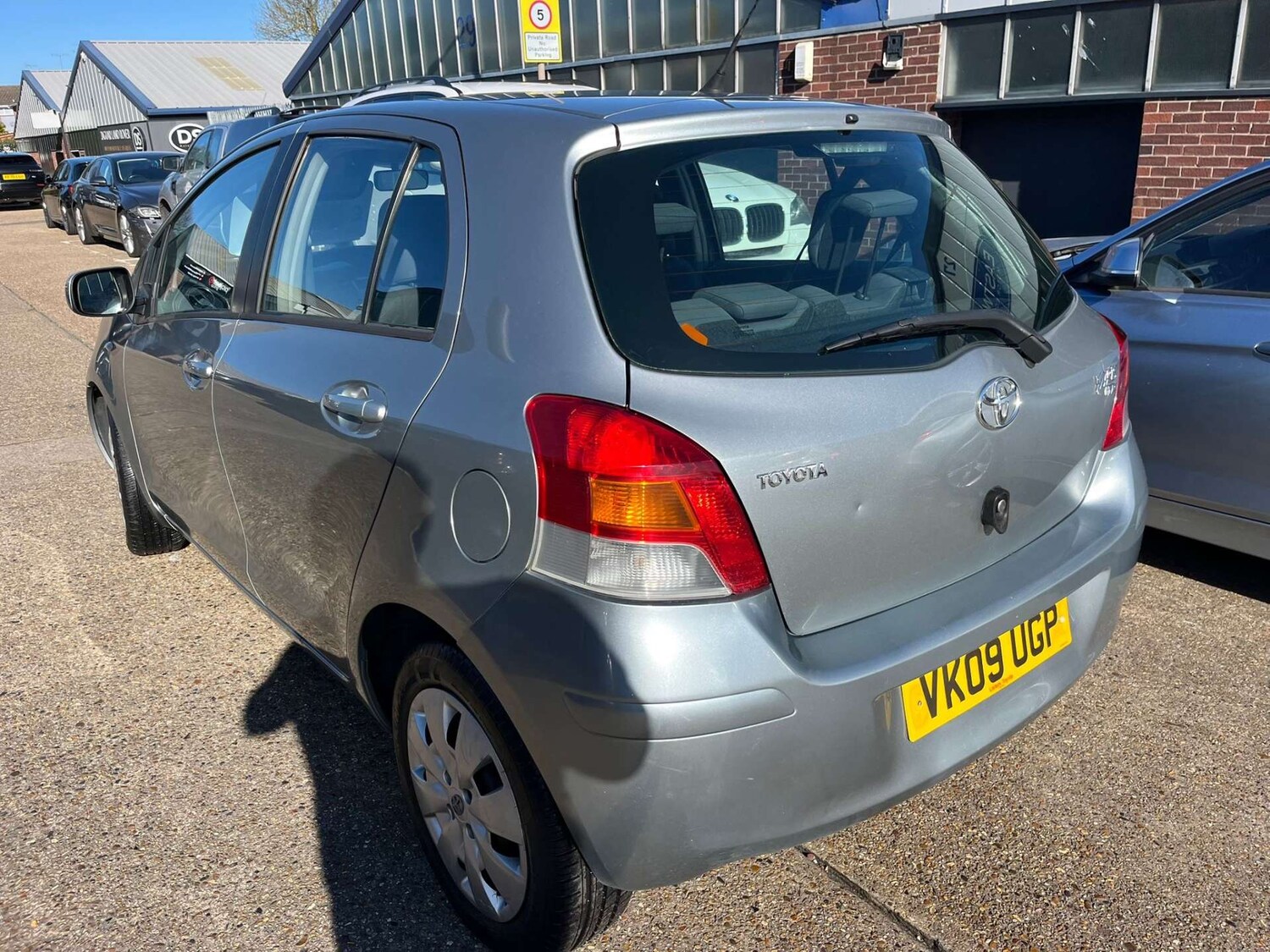 Used Toyota Yaris 2009 for sale - 77920793: Photo 2