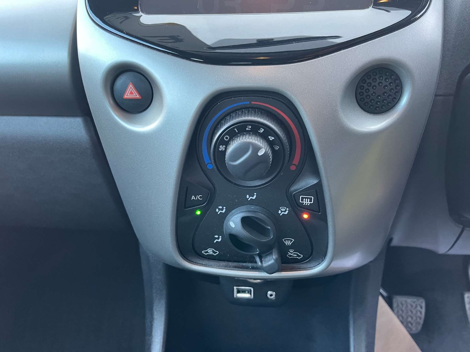 Used Toyota AYGO 2016 for sale - 76830889: Photo 14