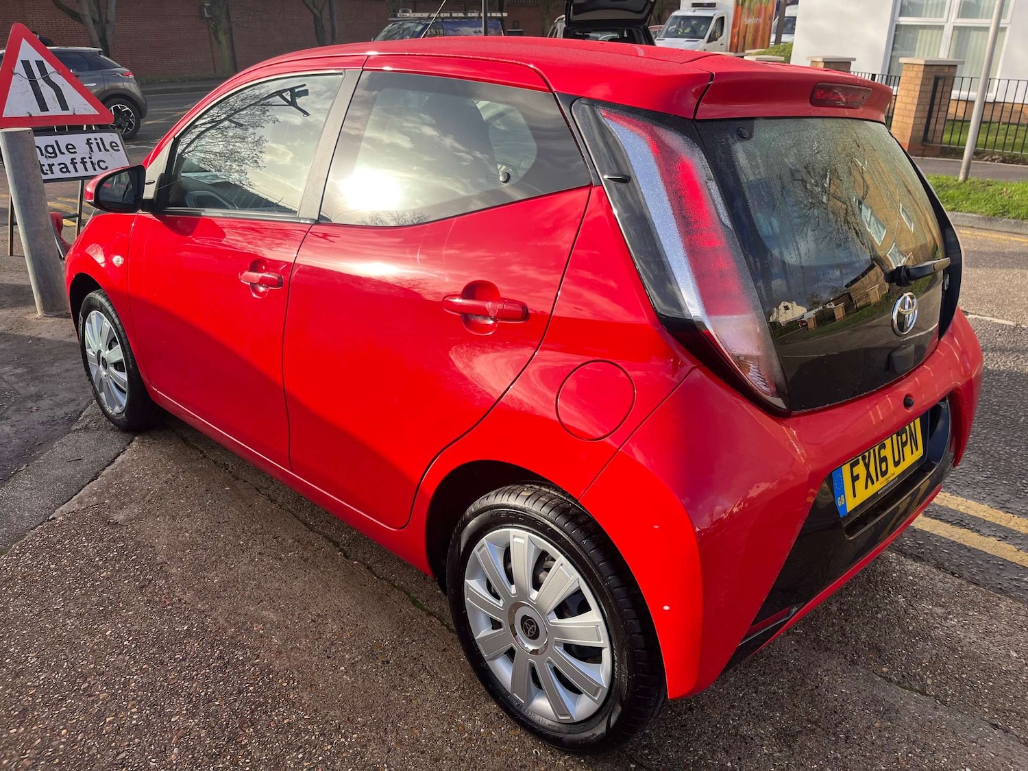 Used Toyota AYGO 2016 for sale - 76830889: Photo 2