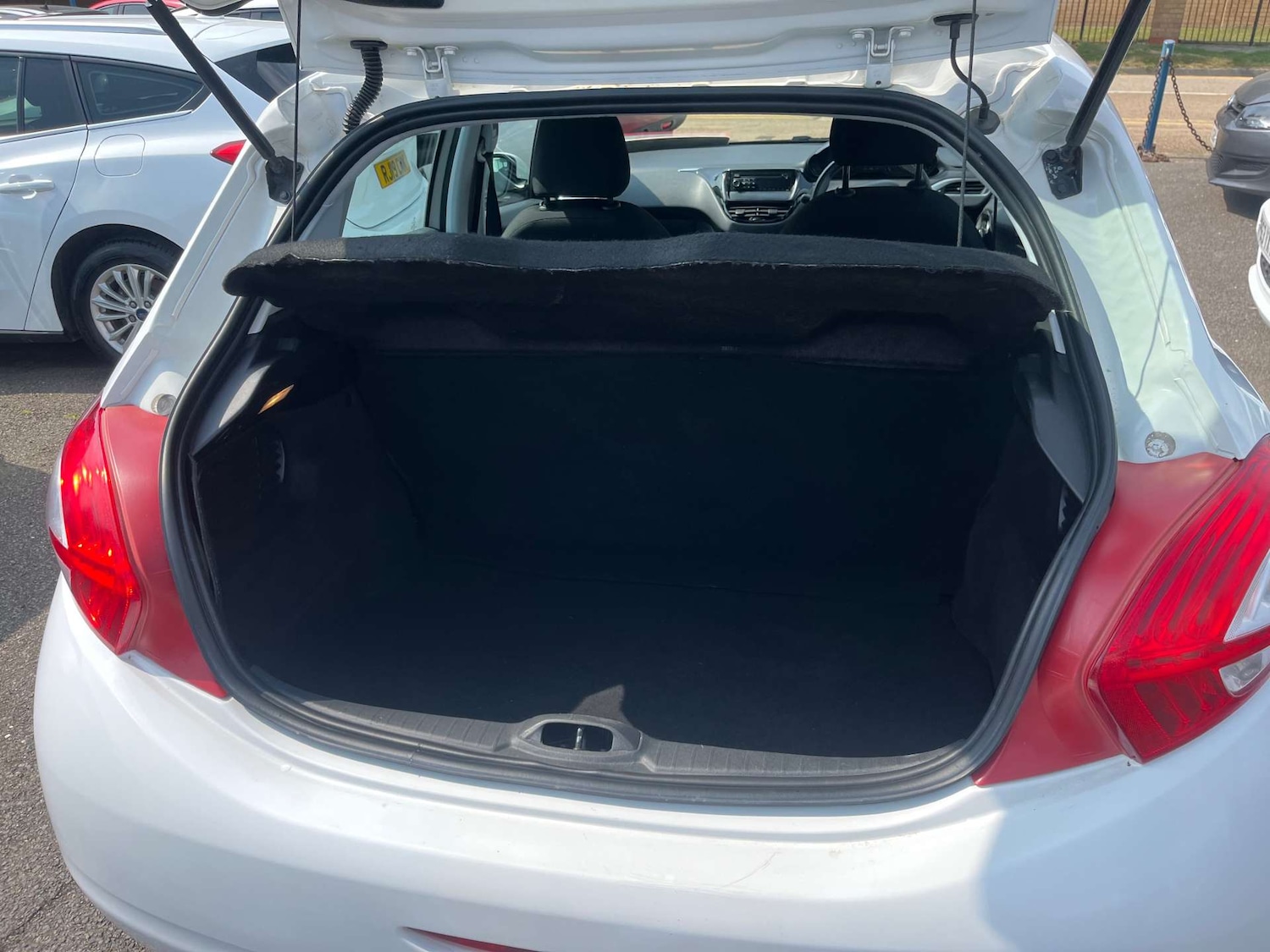 Used Peugeot 208 2013 for sale - 76601426: Photo 8