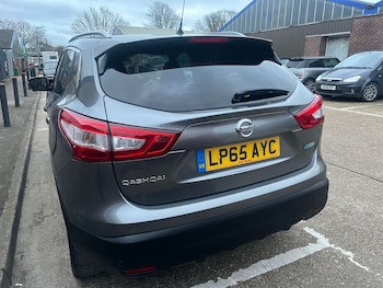 Used Nissan Qashqai 2015 for sale - 77701564: Photo