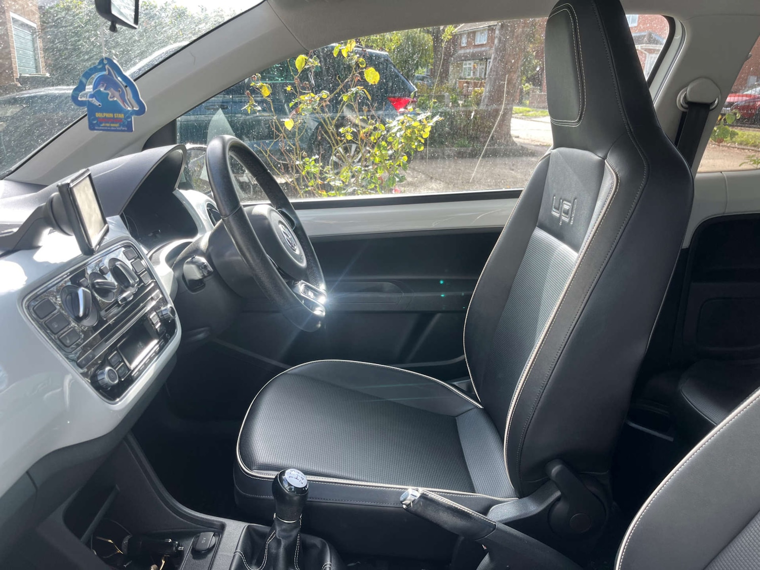 Used Volkswagen up! 2013 for sale - 76333084: Photo 2