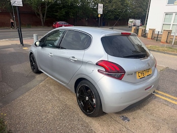 Used Peugeot 208 2017 for sale - 79283692: Photo
