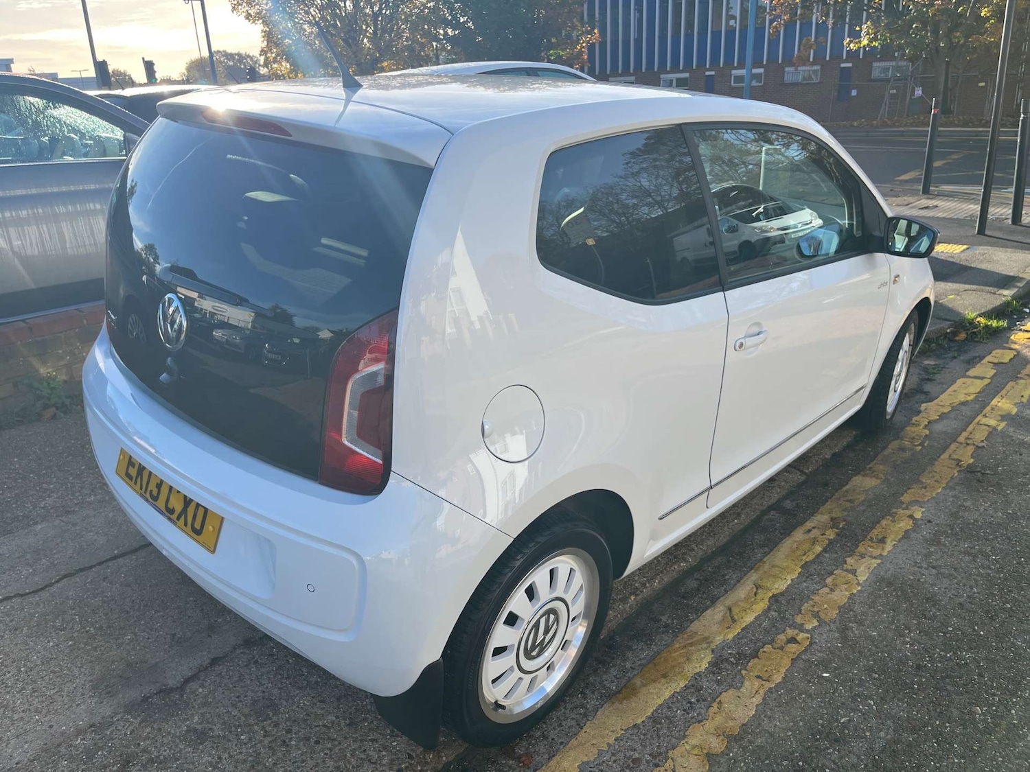 Used Volkswagen up! 2013 for sale - 76429328: Photo 2